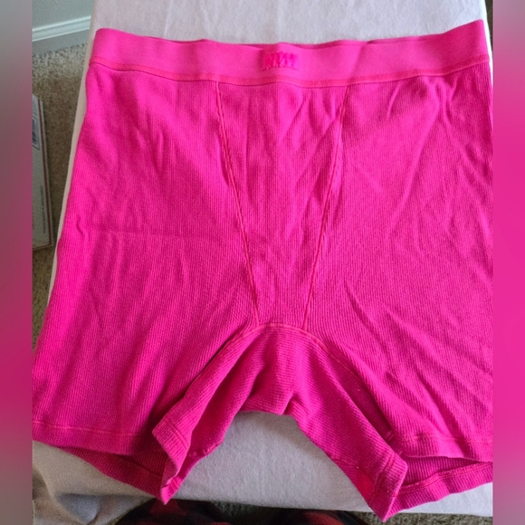 SKIMS Cotton Rib Boxers – Raspberry (XL) SOLD OUT! NWOT - Picture 2 of 7
